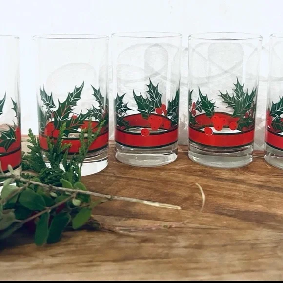 🎉HOST PICK🎉 Libbey  Holly & Berries Set of 5 1980s Vintage Christmas Glasses - Picture 8 of 8